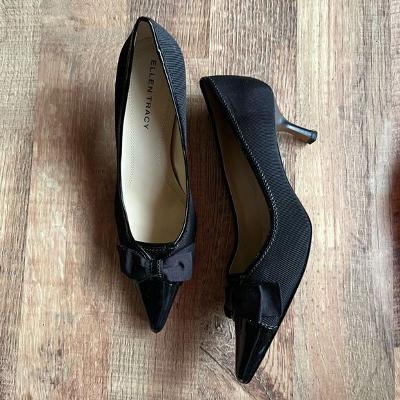 Ellen Tracy black bow pointed heels - Picture 4 of 6
